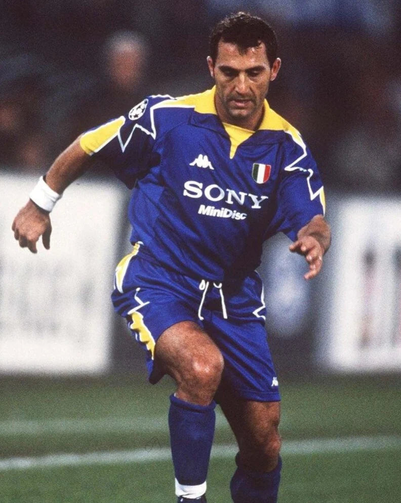 Juventus 1995-96 Away Shirt